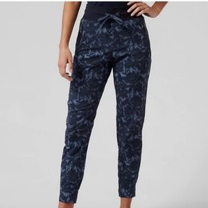 ATHLETA Trekkie North Jogger Ethereal Bloom Cottage Blue Floral Print 4